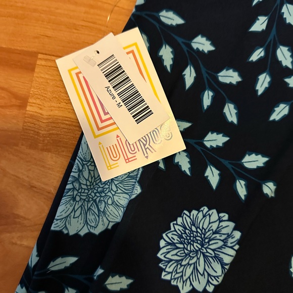NWT Lularoe Azure flower M - Picture 2 of 2